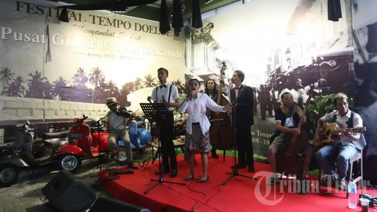 FOTO: Rayakan Usia 100 Tahun, Pasar Butung Hadirkan Musik Keroncong - band-ajuawara-tampil-m_20170204_233449.jpg