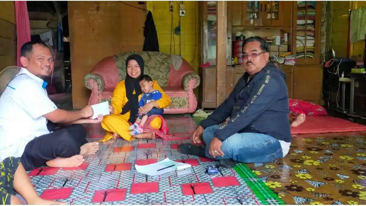 PTPN VI Beri Bantuan Kursi Roda Khusus Balita Stunting Akut