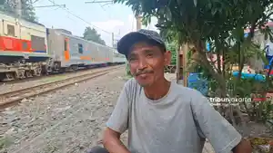 WARGA-BANTARAN-REL-Cono-56-warga-bantaran-rel-kereta-api-kawasan-Senen-Jakarta-Pusat.jpg