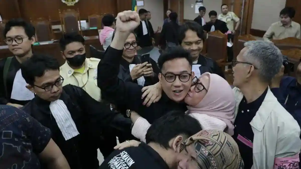 Vonis Bebas Delpedro Cs Disambut Tangis Haru dan Pelukan di PN Jakarta Pusat