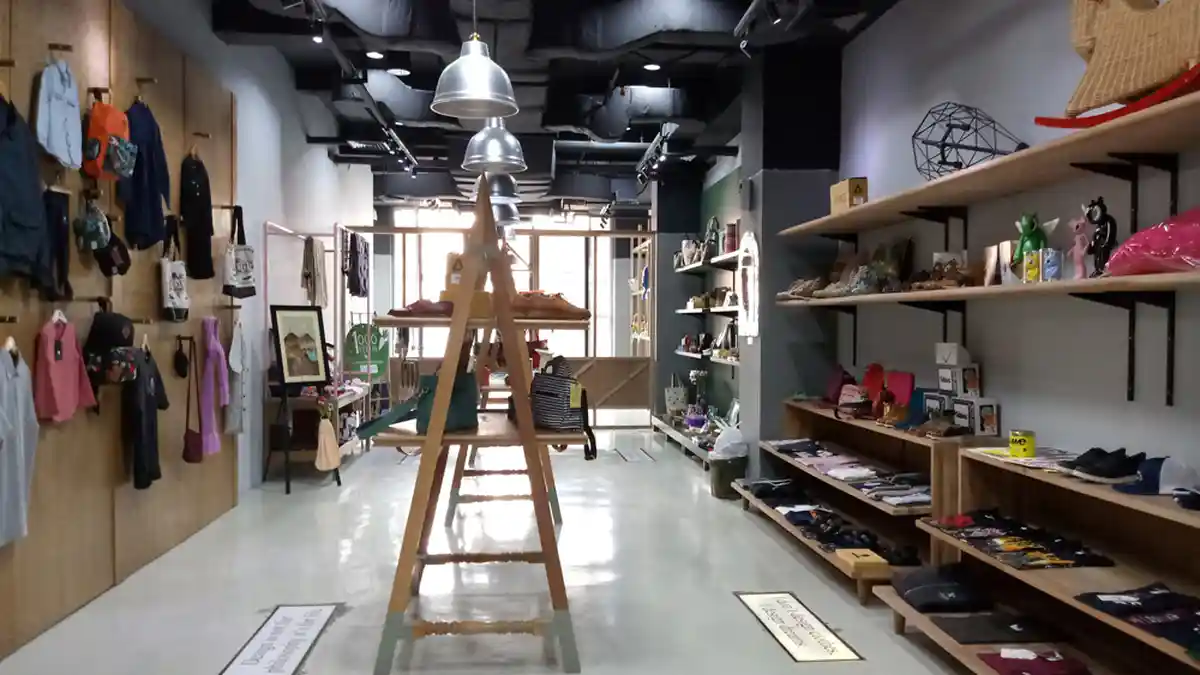 Banyak Produk Fashion Berkualitas yang Bisa Dibeli Masyarakat di Bandung Creative Hub