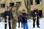 Melihat Warga Sipil Ukraina Berlatih Militer