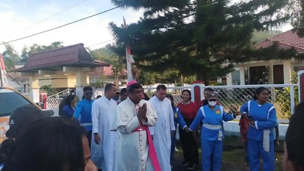 Kemeriahan Umat Menyambut Kunjungan Apostolik Perdana Uskup Agung Ende di Kevikepan Bajawa 