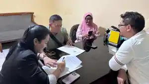 Aktivitas-jual-beli-rumah-aset-kredit-macet-disaksikan-terduga-pelaku-bernama-Desi.jpg