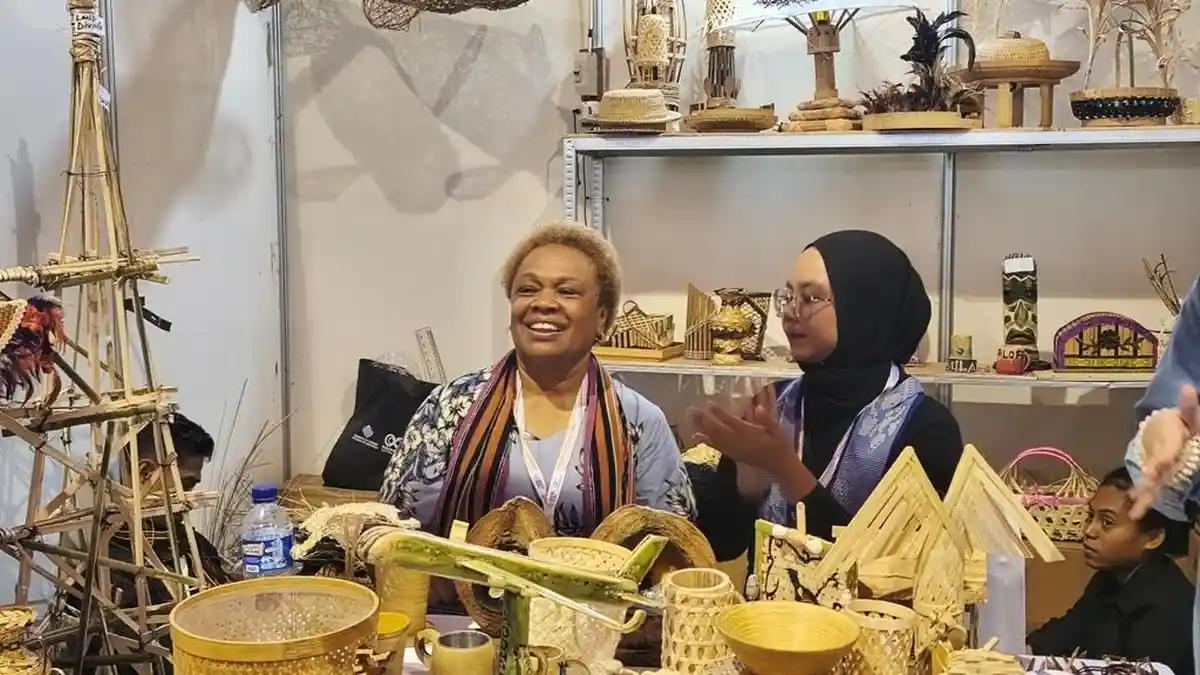 Kreasi Anyaman Lintas Samudra: Krafting Bambu Jadi Simbol Persahabatan Budaya