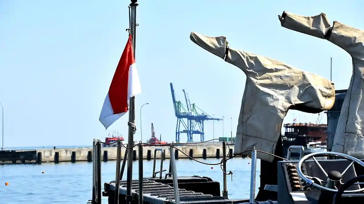 BJ Habibie Wafat, Lantamal VI Makassar Kibarkan Bendera Setengah Tiang