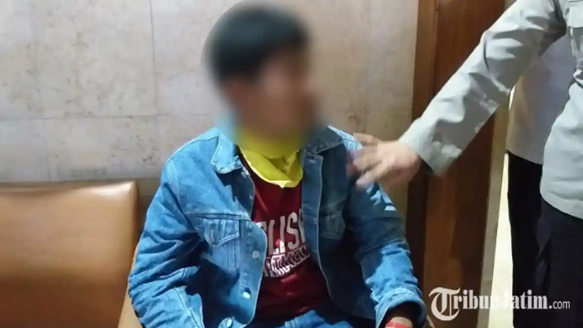 Oknum Mahasiswa Diamankan Petugas Saat Demo di DPRD Jatim, Diduga Penyusup dan Hampir Dimassa