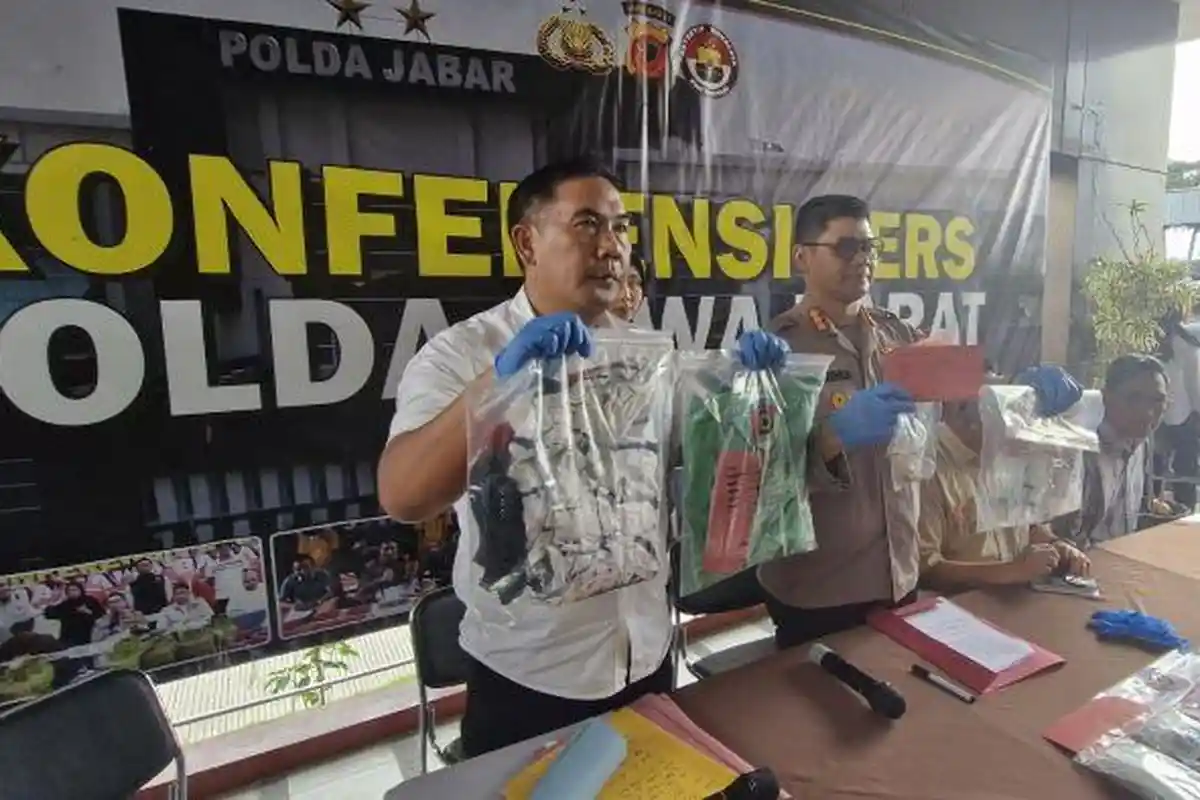 KRONOLOGI Dokter Predator Cabuli Keluarga Pasien di RSHS Bandung, Diminta Ganti Baju Saat Cek Darah