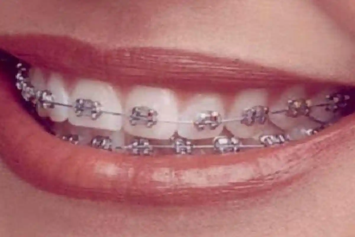 Waduh Bidan Ini Buka Praktek Dental dan Kecantikan Secara Ilegal, Tapi Dipromosikan di Koran!