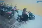 Viral-wanita-muda-terekam-CCTV-curi-motormatic-di-pajangan-satu-dealer-di-Riau.jpg