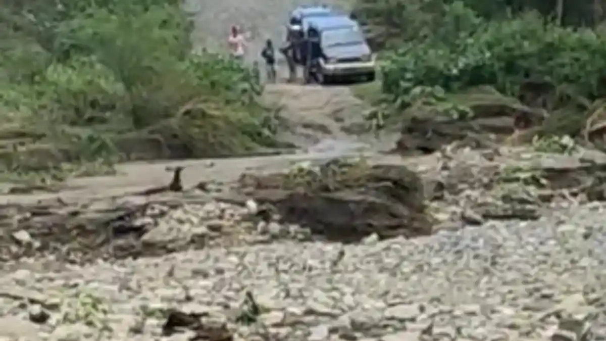 Jalan Provinsi di Laijanji Sumba Timur Putus Total Akibat Banjir 
