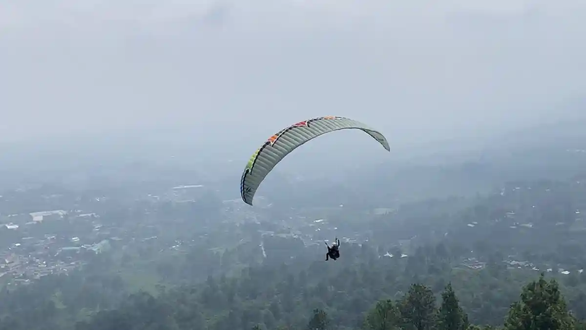 10 Tempat Wisata di Puncak Bogor yang Anti-mainstream, Ada Negeri Dongeng hingga Paralayang
