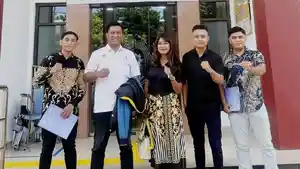 Ahli-waris-bersama-kuasa-hukum-dari-Kantor-Pengacara-Fransisco-Bessi.jpg