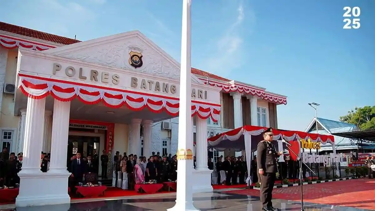 Bupati Fadhil Hadiri Upacara dan Syukuran HUT Bhayangkara ke-79 di Polres Batang Hari