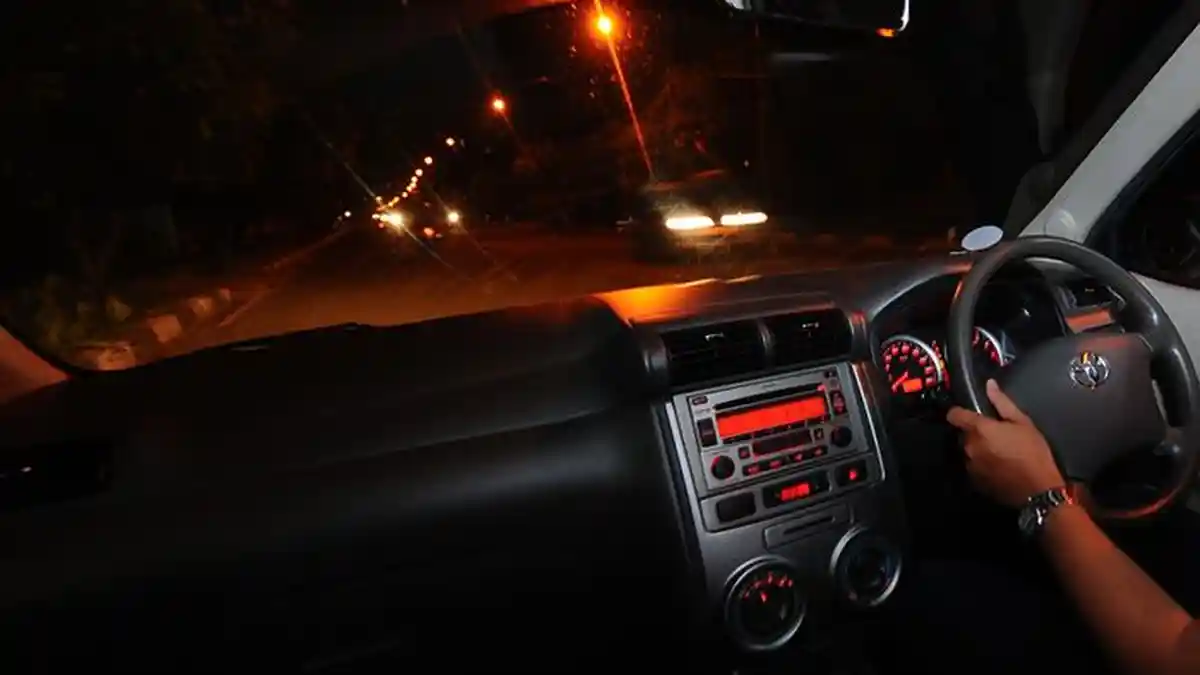 5 Tips Aman Berkendara Jarak Jauh di Malam Hari, Jaga Kecepatan Kendaraan Anda