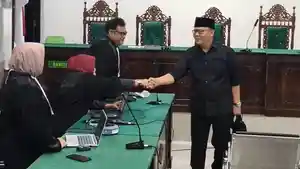 Sidang-Putusan-Rohidin5.jpg