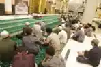 Umat Muslim Itikaf di Masjid Raya Mujahidin Pontianak