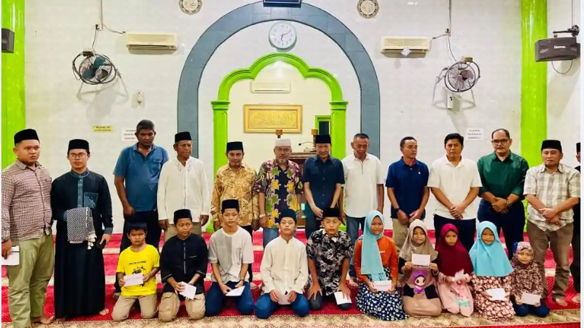 Buka Puasa Bersama di Kampung Aur Lembah, Aqua Santuni Anak Yatim