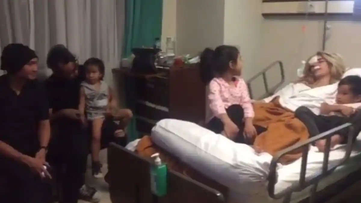 Video Haru Saat Dua Pria Ini Duduk Sebelahan, Dijenguk Mantan Sheila Marcia Bilang Begini