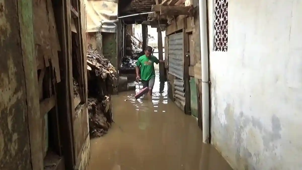 Terendam Banjir 1,5 Meter, Warga Kebon Pala Pastikan Bukan Kiriman