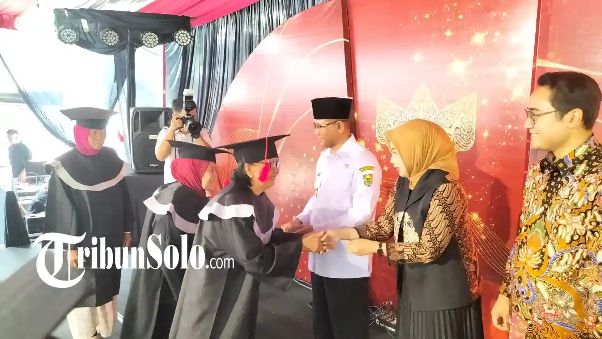 Tengok Uniknya Sekolah Lansia di Boyolali Jateng, Wisudawan Tertua ...