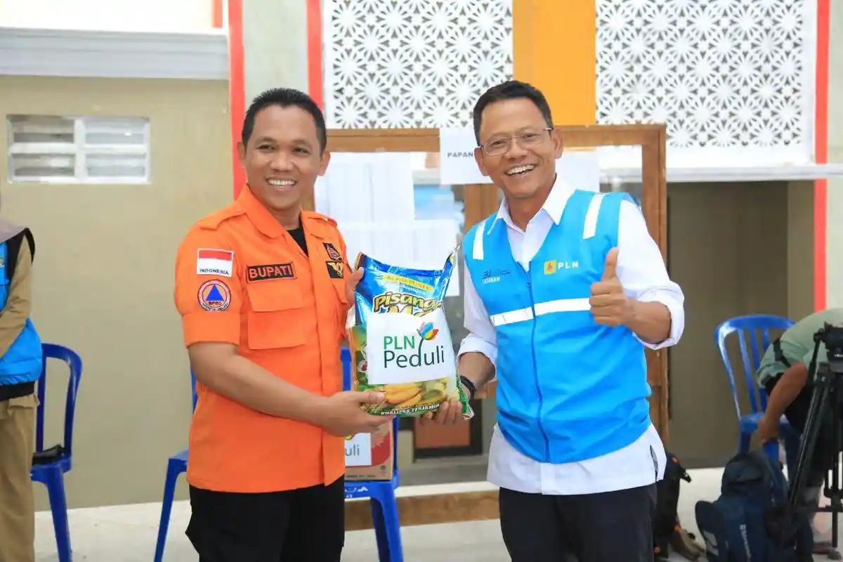 PLN Salurkan Bantuan Logistik dan Layanan Kesehatan untuk Warga Terdampak Erupsi Gunung Semeru