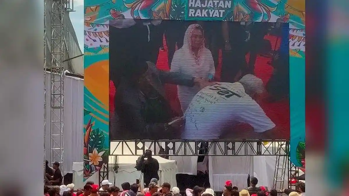Kampanye Akbar di Cirebon, Ganjar Rela Punggung Bajunya Diisi Curhatan Rakyat