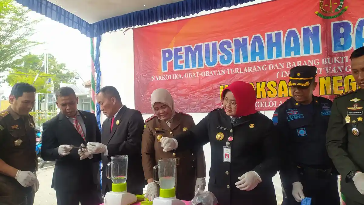 Musnahkan Barang Bukti Sabu, Kejari Sragen Pakai Blender Bersama Sabun Cuci