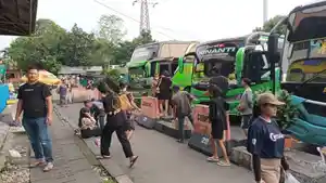 Kondisi-di-Terminal-Kampung-Rambutan-Pada-H-2-lebaran-2.jpg