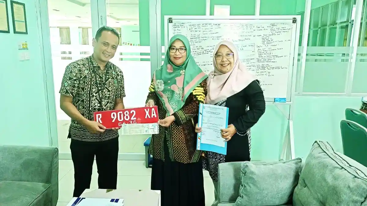 Ambulans UIN Saizu Resmi Beroperasi, BRI Serahkan STNK & Plat sebagai Wujud Kolaborasi