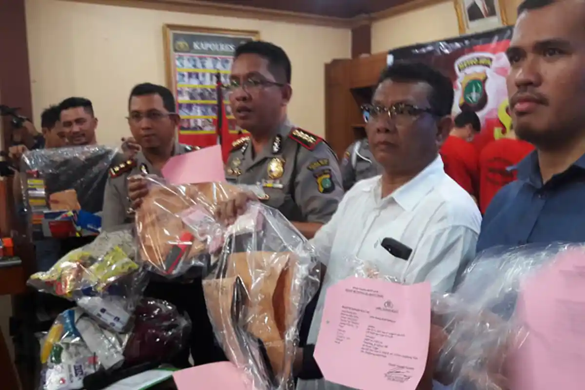 Ikut Ritual Pembersihan Harta, Junarti Dapati Hartanya Berubah Menjadi Garam dan Mie Instan