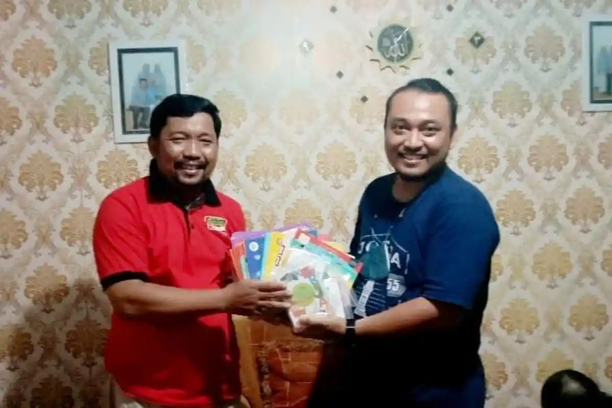 Tingkatkan Budaya Literasi Anak, Kampung Dongeng Paser Terima Donasi Buku dari Penerbit Erlangga