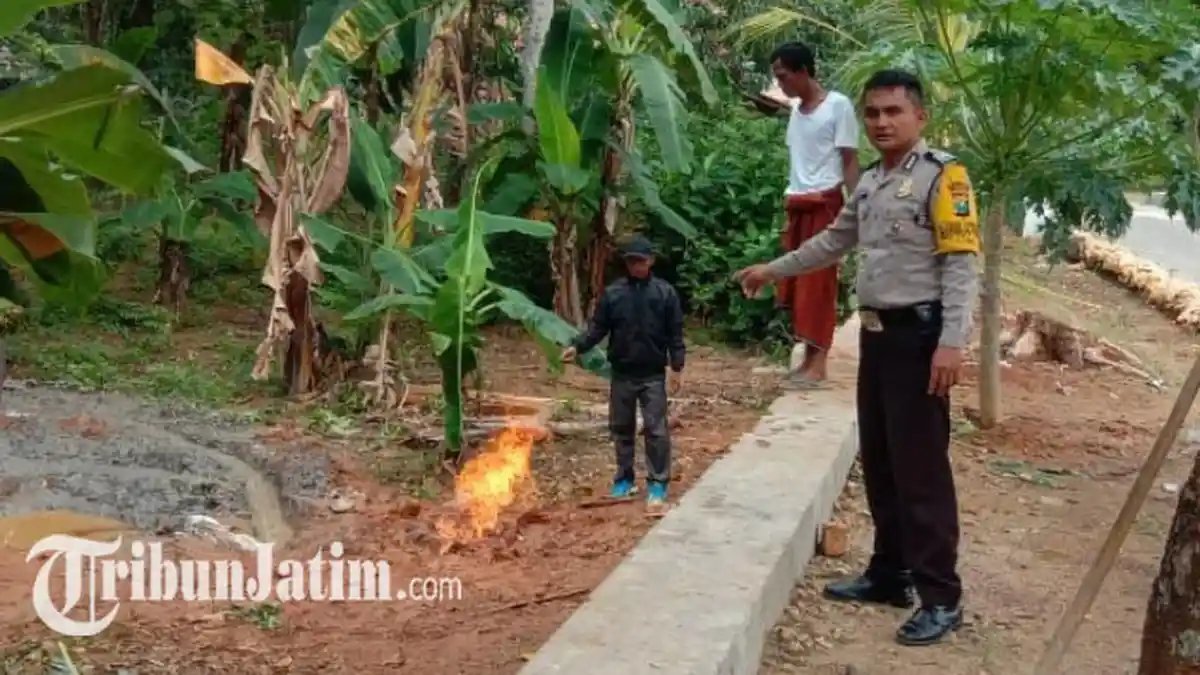 BREAKING NEWS: Geger Pria Pamekasan Niat Ngebor Sumur Air Malah Keluar Semburan Api