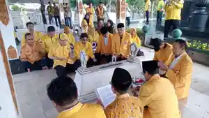 Golkar-DIY-Peringati-HUT-ke-61-dengan-Ziarah-ke-TMP-Kusumanegara-Momentum-Introspeksi.jpg