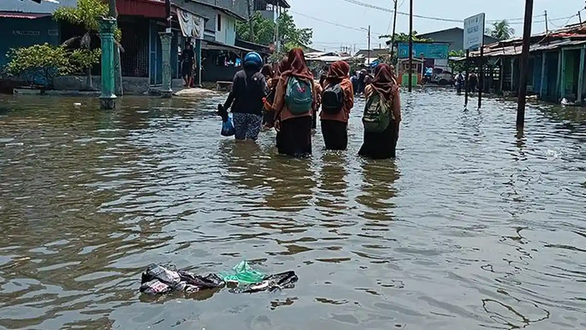 Banjir Rob Setinggi 2 Meter Melanda Belawan Dini Hari Tadi, Warga Mulai Khawatirkan Keselamatan