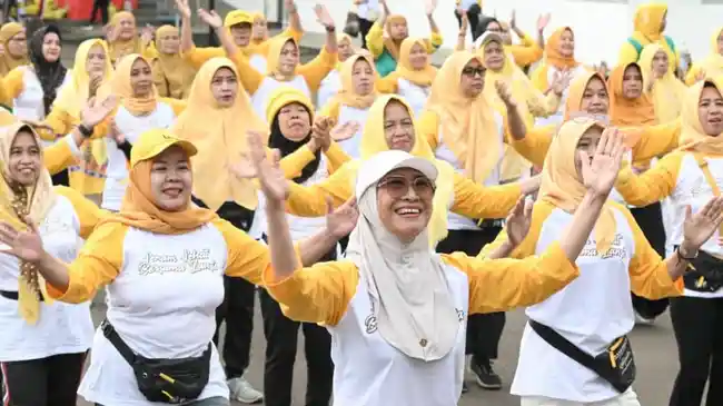 Hetifah Sjaifudian Ajak Usia Emas Tetap Aktif dan Bahagia Lewat Senam Sehat Bersama Lansia