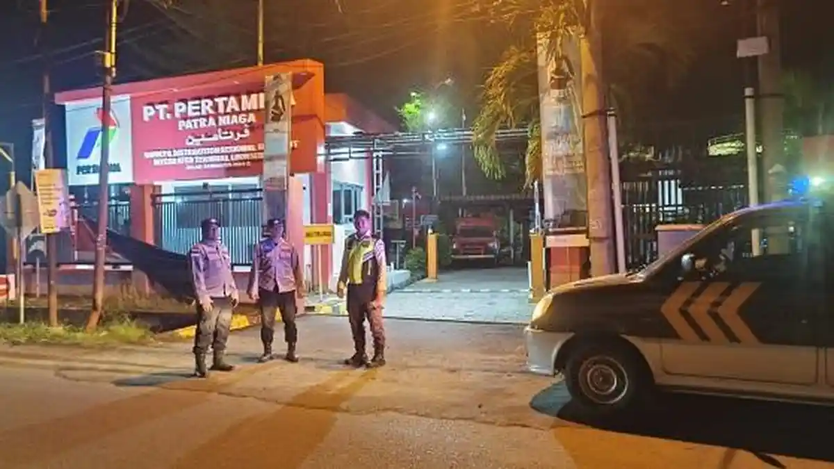 Polisi Patroli ke Depo Pertamina Lhokseumawe Pada Malam Hari, Ini Tujuannya