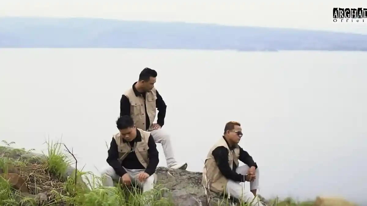 Chord dan Lirik Lagu Batak Unang Curiga Ho By Arghado Trio