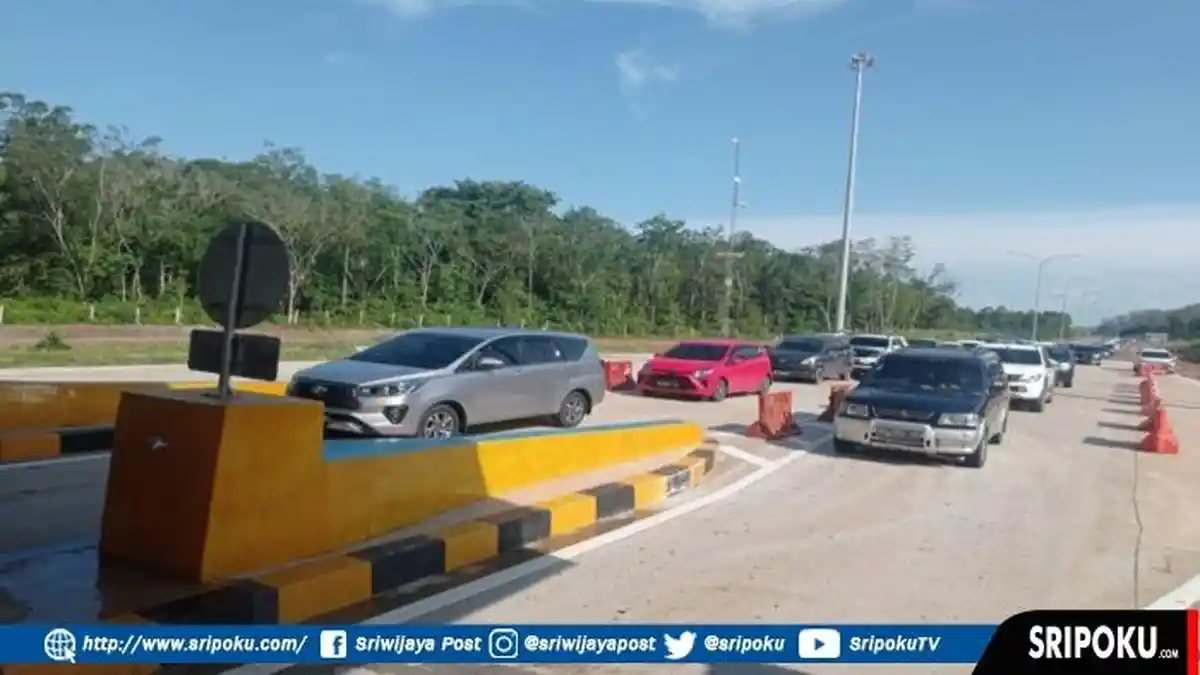 Kendaraan Sempat Menumpuk Hingga Pengemudi Perang Klakson di Pintu Exit Tol Prabumulih