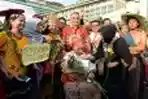 Mendes PDTT Eko Sandjojo Mengikuti Pawai Budaya Adat