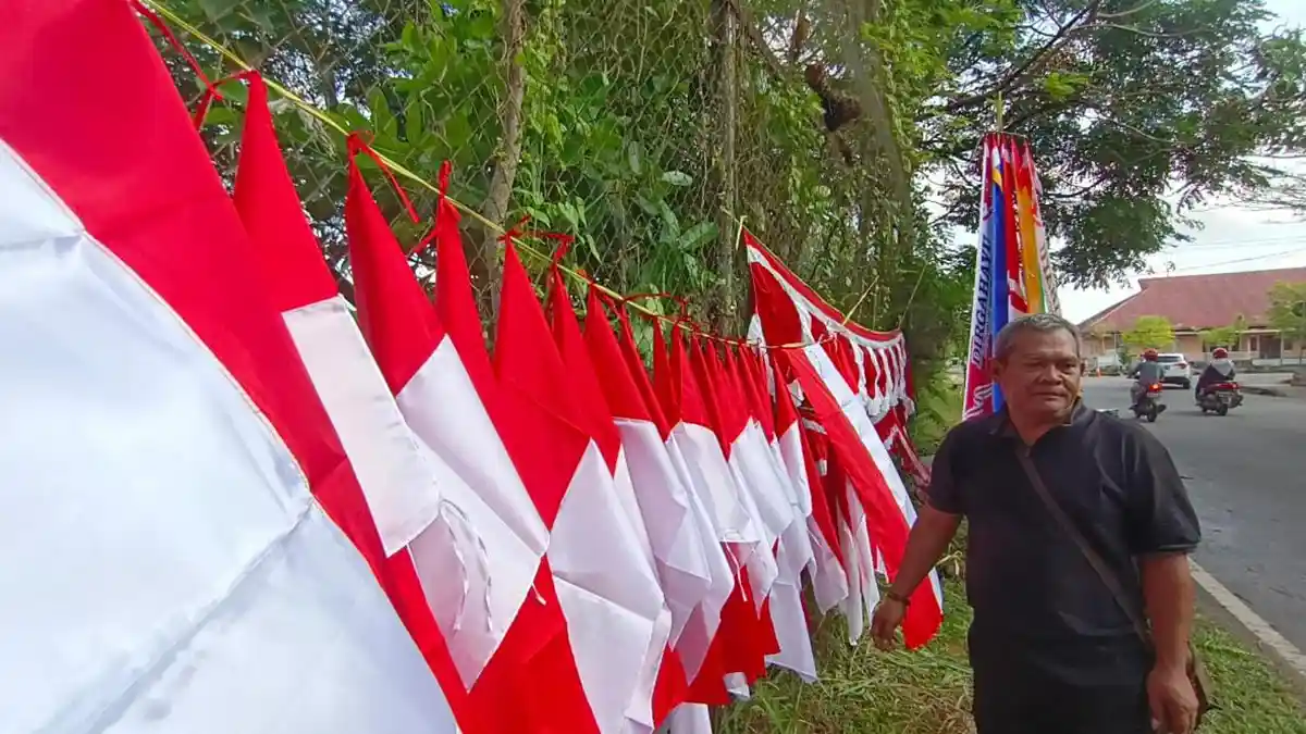 34 Tahun Jualan Bendera Merah Putih, Dadang Keliling ke 6 Daerah, Dua Kali Diangkut Satpol PP