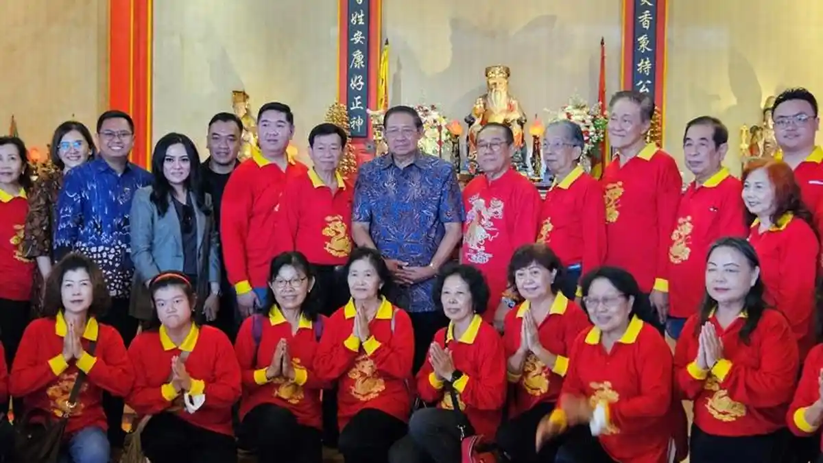 Bernostalgia di Kota Magelang, SBY Kunjungi Klenteng Liong Hok Bio
