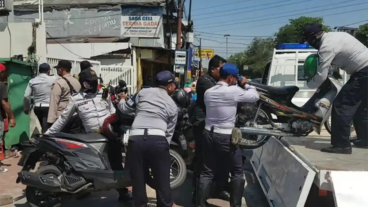 Dishub Lakukan Razia Parkir Liar, Sebanyak 12 Motor Diangkut