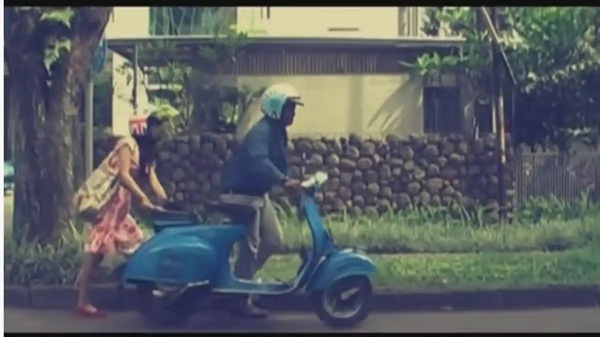 Chord Kunci Gitar dan Lirik Piknik 72 Naif, Naik Vespa Keliling Kota