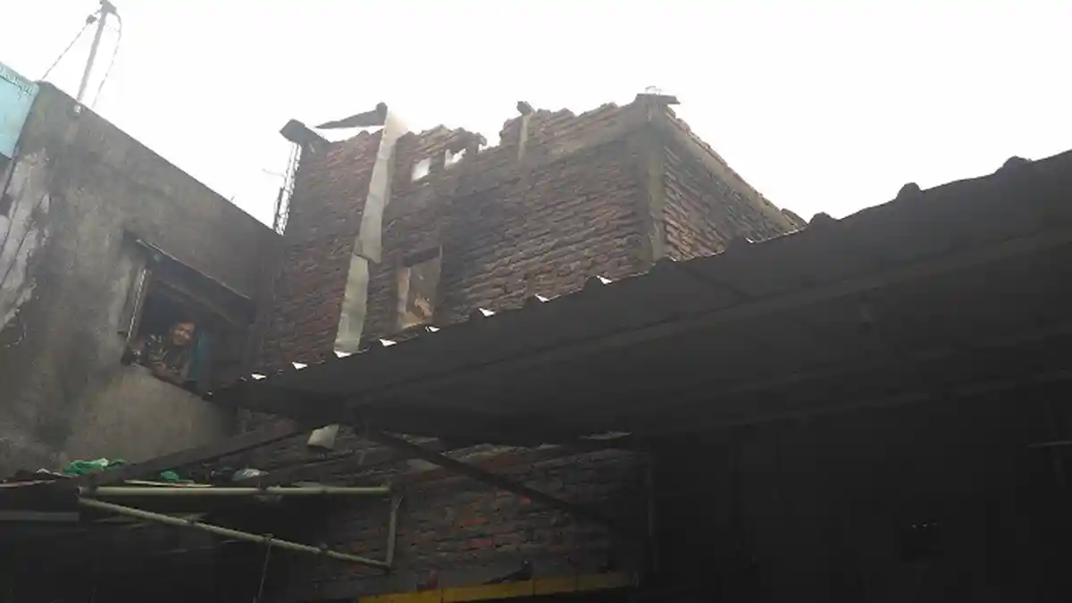 REAL TIME - Rumah Dua Lantai di Cinderejo, Gilingan, Solo, Ini Ludes Dilalap Si Jago Merah