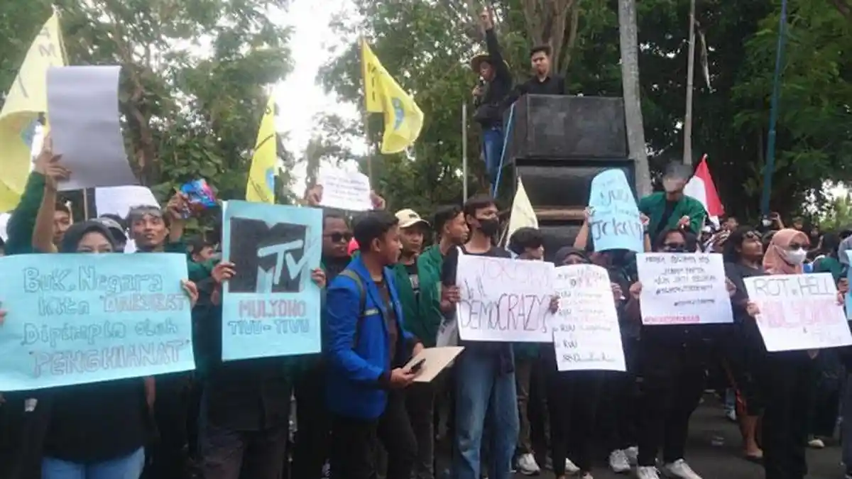 Ratusan Mahasiswa Tulungagung Turun ke Jalan Kawal Putusan MK