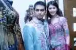 Naga dan Feby Coba Baju Pengantin