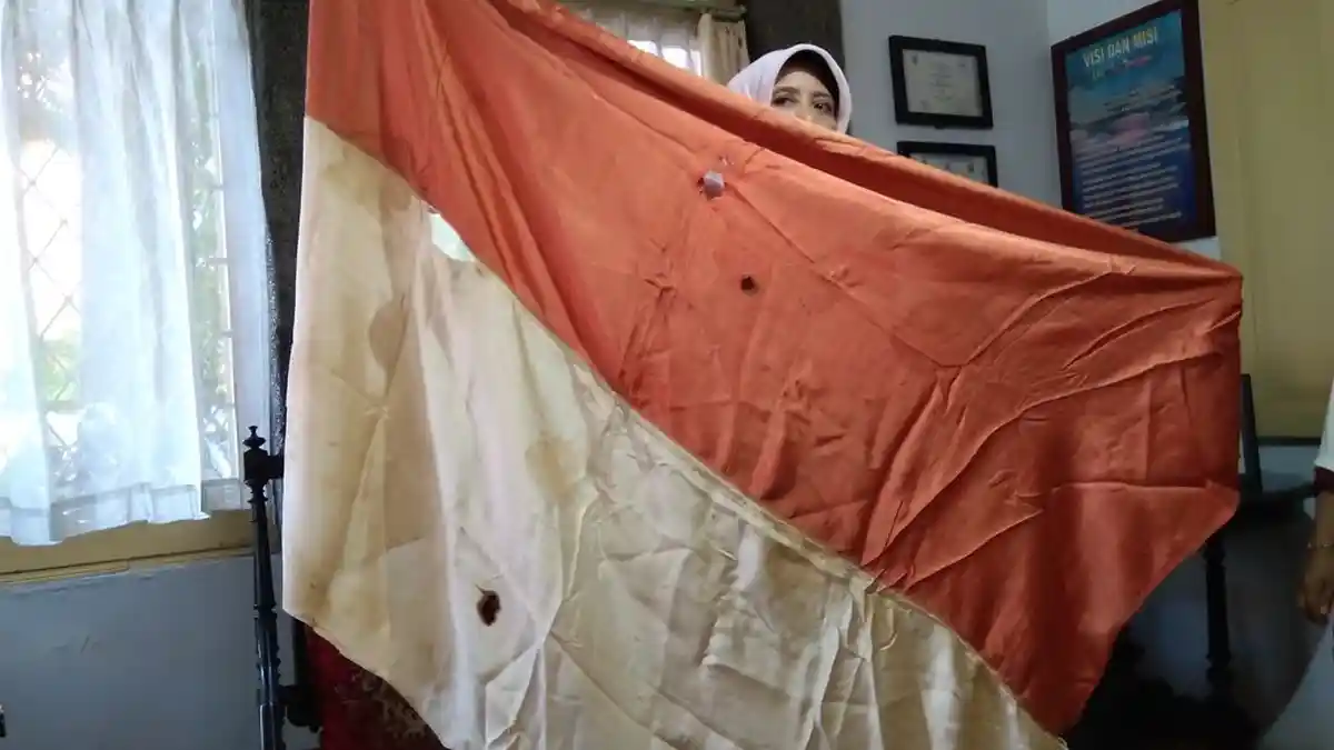 Bendera Merah Putih yang Pertama Kali Berkibar di Cirebon Masih Tersimpan Rapi, Begini Kondisinya