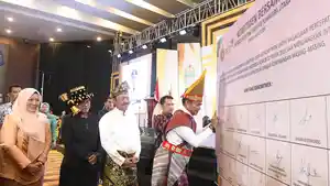 Pj-Gubernur-Sumut-Teken-Komiment-Bersama-Rembuk-Stunting.jpg