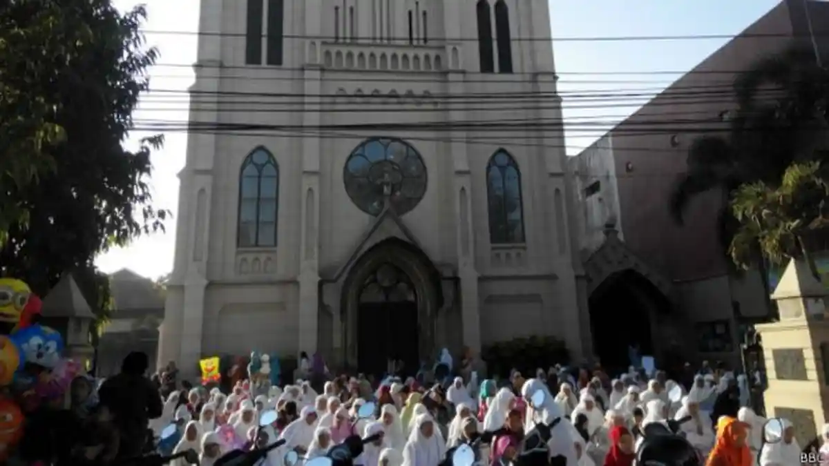 Salat Idulfitri di Malang Berlangsung di Halaman Gereja, ini Alasannya